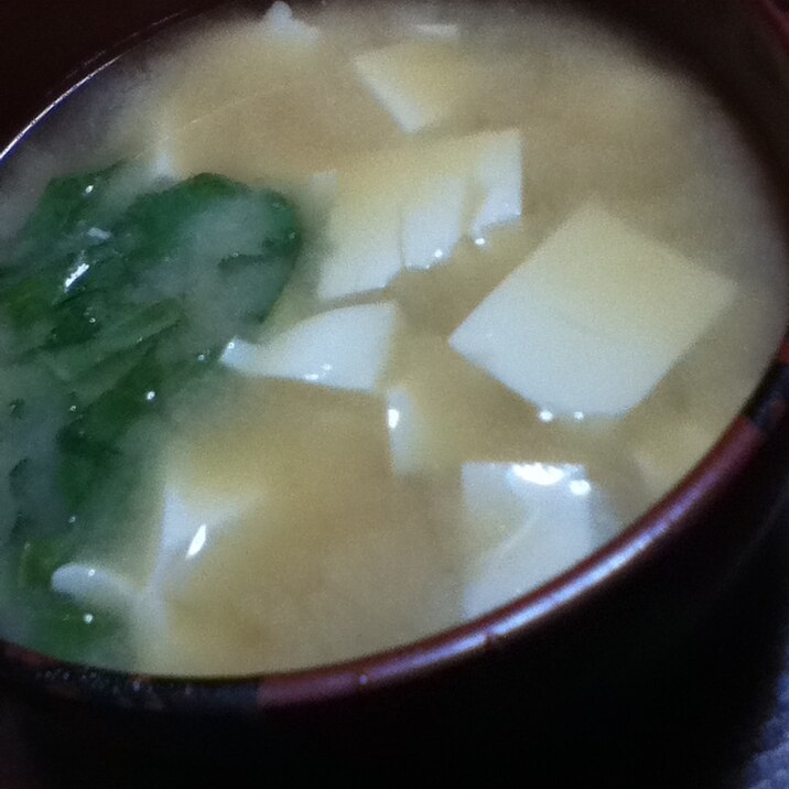 豆腐と青紫蘇の味噌汁